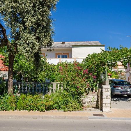 Apartments Elvira Лопар Екстериор снимка