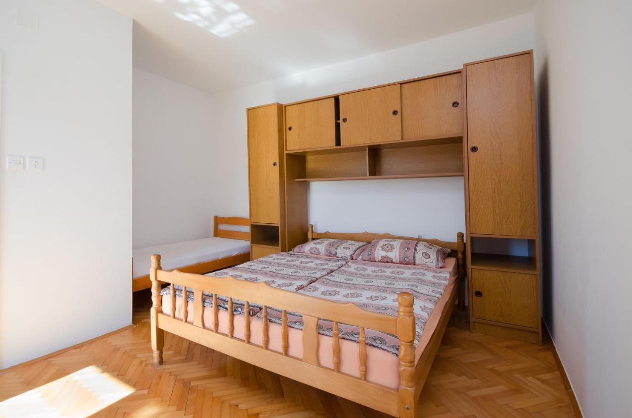 Apartments Elvira Лопар Екстериор снимка