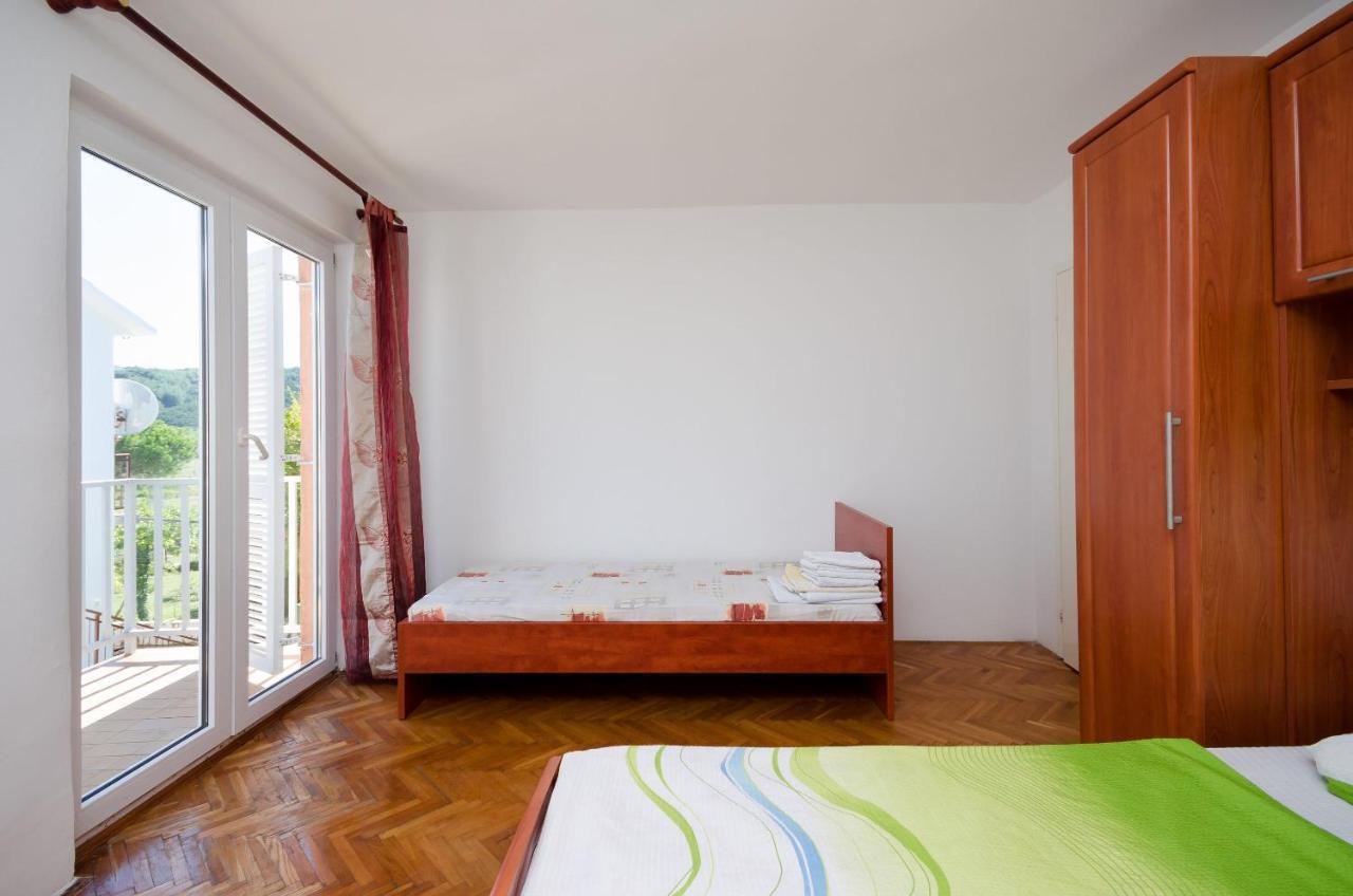Apartments Elvira Лопар Екстериор снимка