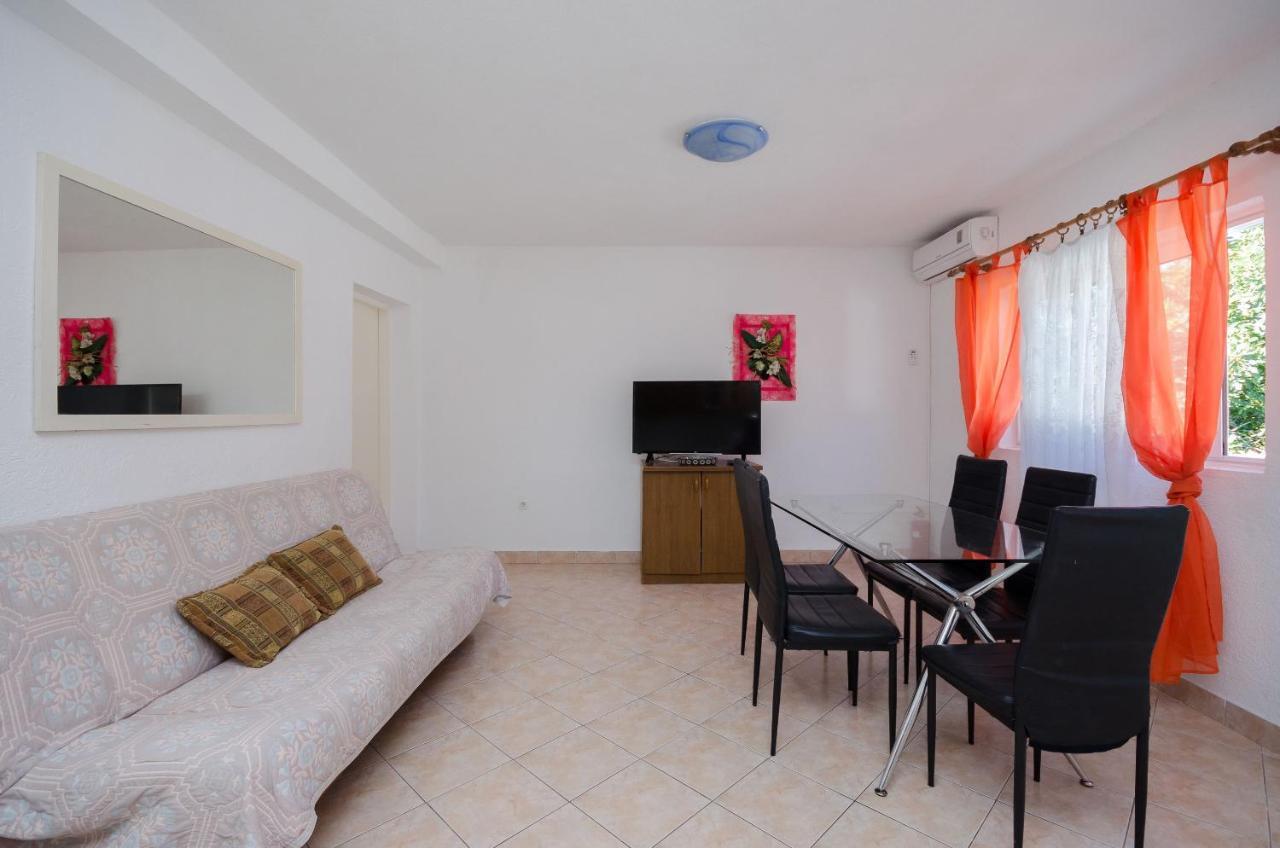 Apartments Elvira Лопар Екстериор снимка