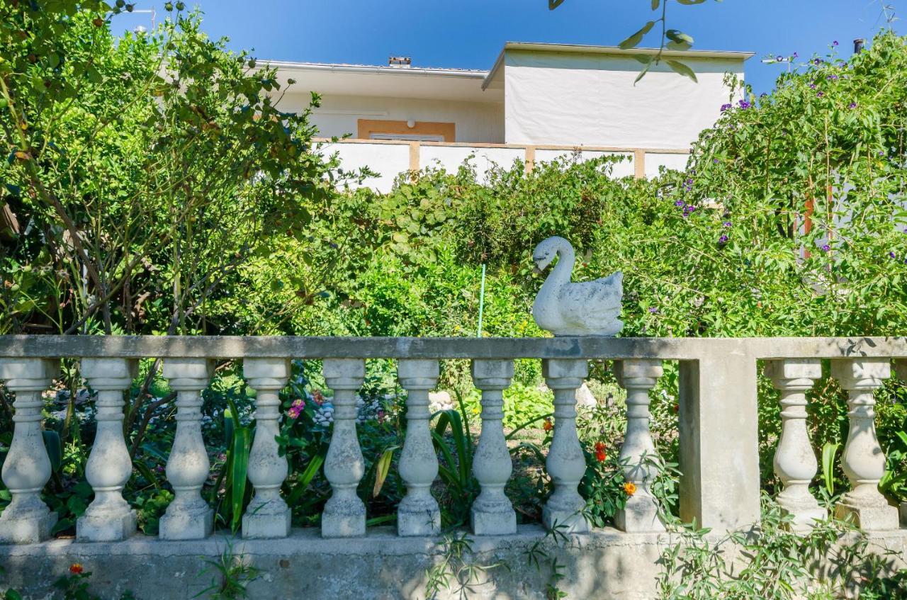 Apartments Elvira Лопар Екстериор снимка