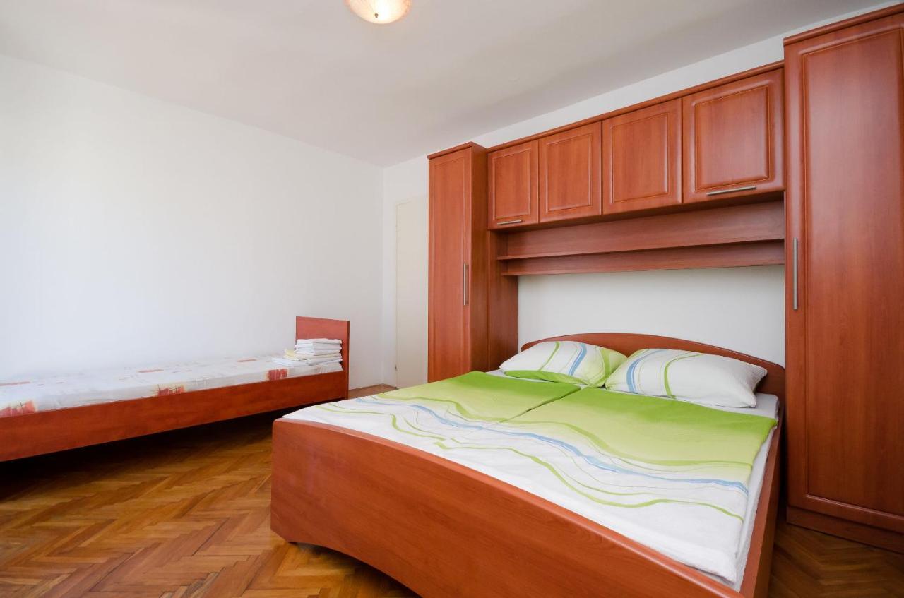 Apartments Elvira Лопар Екстериор снимка