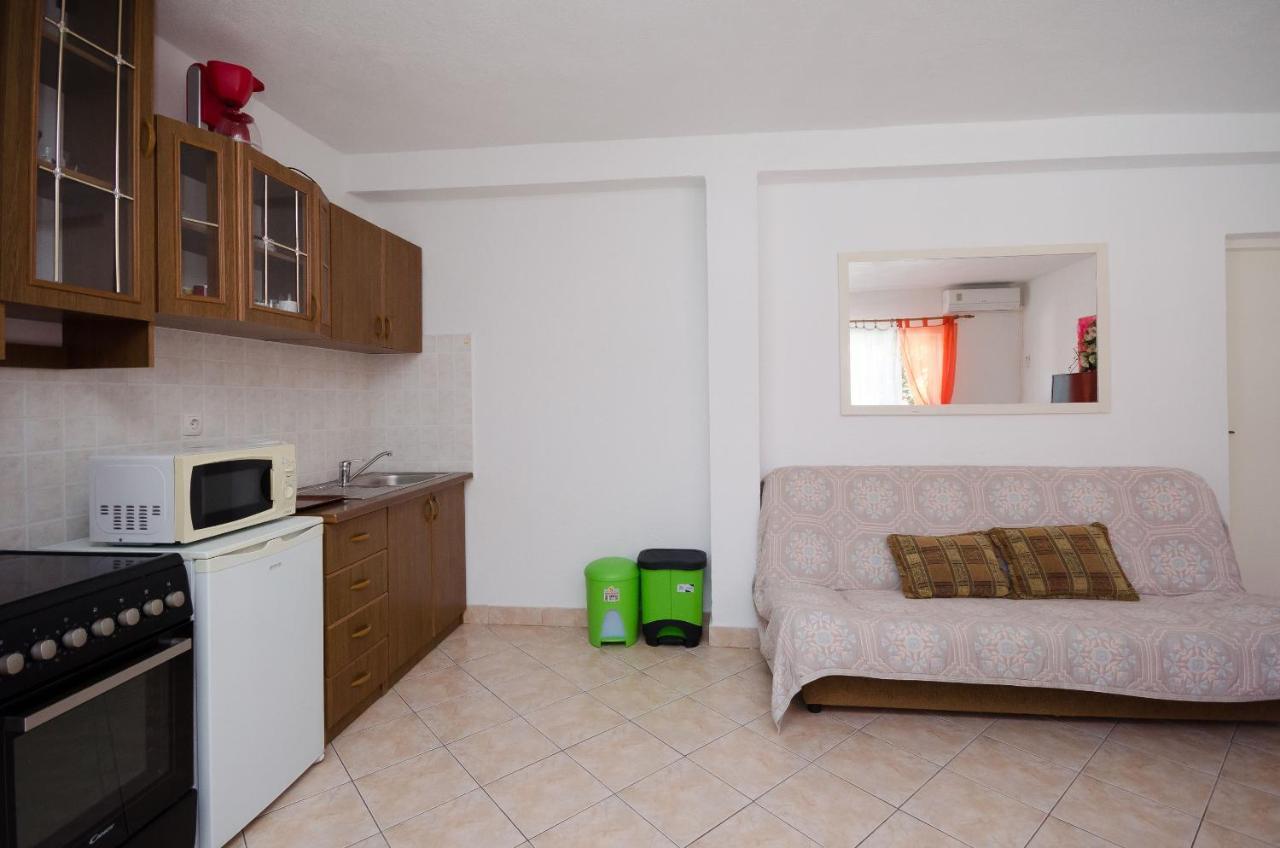 Apartments Elvira Лопар Екстериор снимка