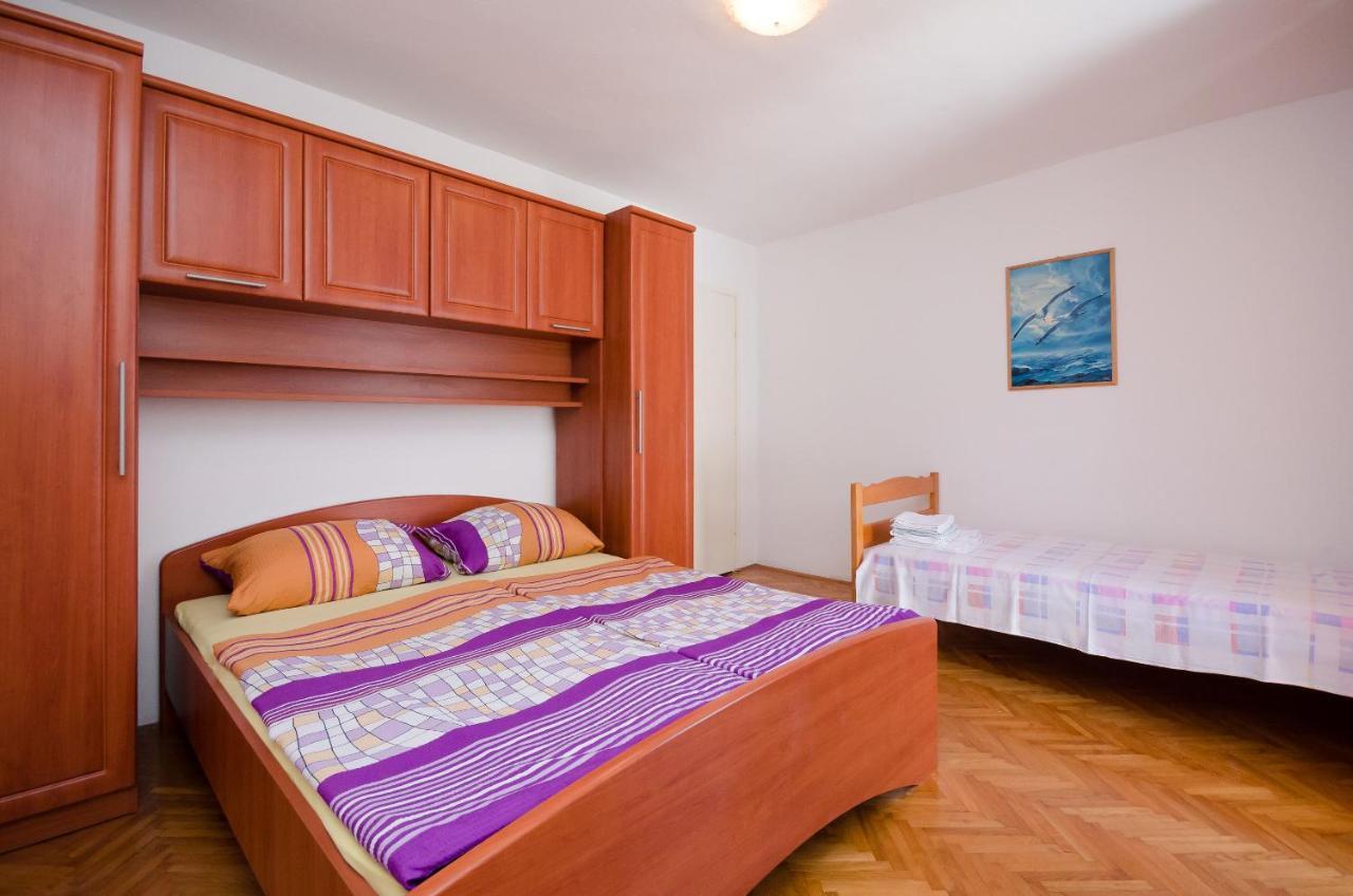 Apartments Elvira Лопар Екстериор снимка