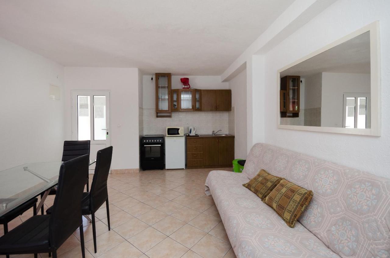 Apartments Elvira Лопар Екстериор снимка