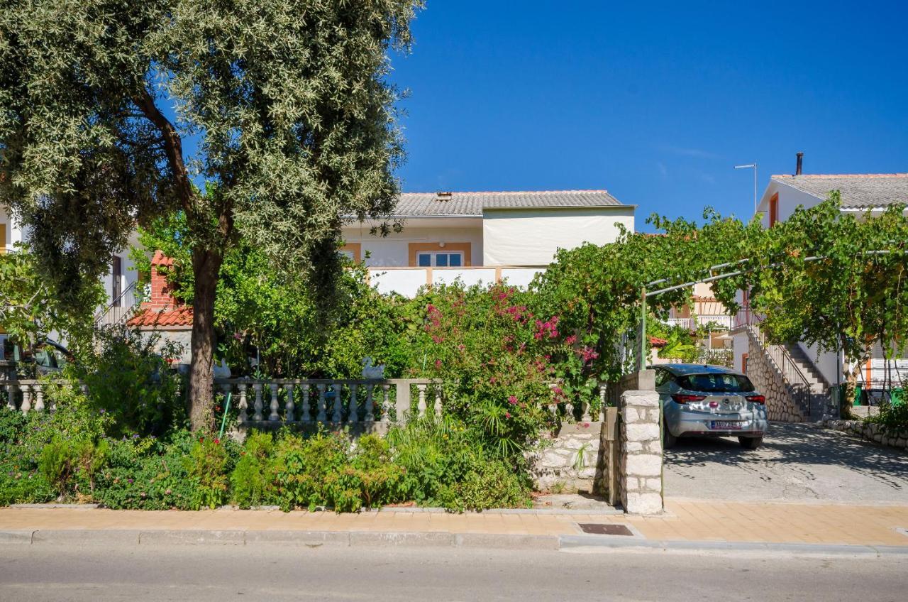 Apartments Elvira Лопар Екстериор снимка